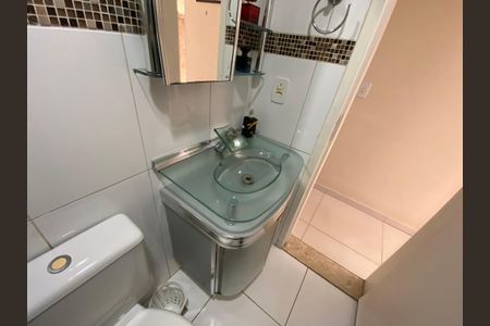 Apartamento à venda com 65m², 2 quartos e 1 vaga Apartamento à venda com 65m², 2 quartos e 1 vagaBanheiro Social