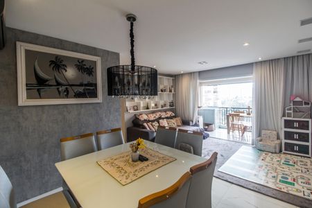 Apartamento à venda com 107m², 3 quartos e 2 vagas Apartamento à venda com 107m², 3 quartos e 2 vagasSala de Jantar