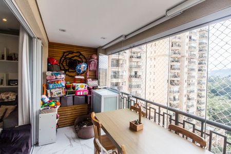 Apartamento à venda com 107m², 3 quartos e 2 vagas Apartamento à venda com 107m², 3 quartos e 2 vagasVaranda gourmet