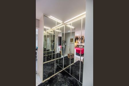 Apartamento à venda com 107m², 3 quartos e 2 vagas Apartamento à venda com 107m², 3 quartos e 2 vagasCloset da suíte