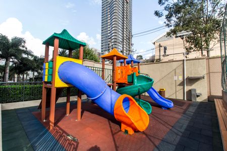 Apartamento à venda com 107m², 3 quartos e 2 vagas Apartamento à venda com 107m², 3 quartos e 2 vagasÁrea comum - Playground
