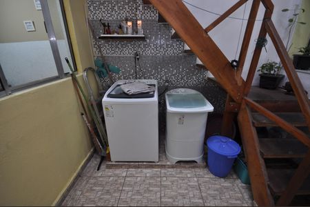 Casa à venda com 74m², 2 quartos e 1 vagaÁrea de Serviço