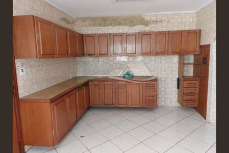 Casa à venda com 5 quartos, 330m² em Vila Brasilina, São Paulo