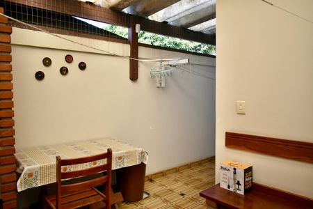 Casa à venda com 170m², 4 quartos e 2 vagas Casa à venda com 170m², 4 quartos e 2 vagasÁrea gourmet