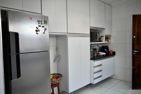 Casa à venda com 170m², 4 quartos e 2 vagas Casa à venda com 170m², 4 quartos e 2 vagasCozinha