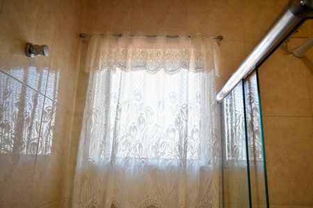 Casa à venda com 170m², 4 quartos e 2 vagas Casa à venda com 170m², 4 quartos e 2 vagasBanheiro da Suíte