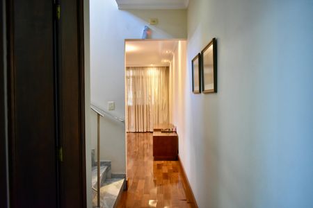 Casa à venda com 170m², 4 quartos e 2 vagas Casa à venda com 170m², 4 quartos e 2 vagasHall escada