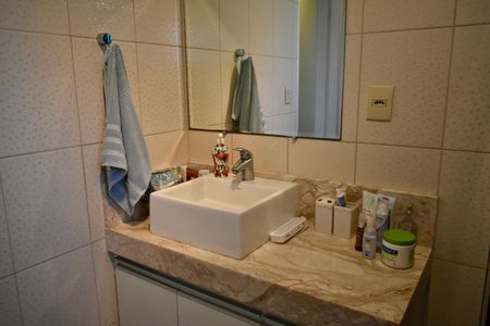 Casa à venda com 170m², 4 quartos e 2 vagas Casa à venda com 170m², 4 quartos e 2 vagasBanheiro Social