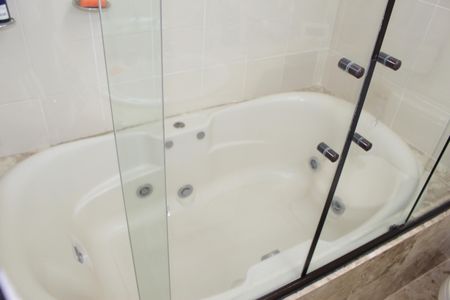 Apartamento à venda com 70m², 2 quartos e 2 vagasBanheiro da Suíte