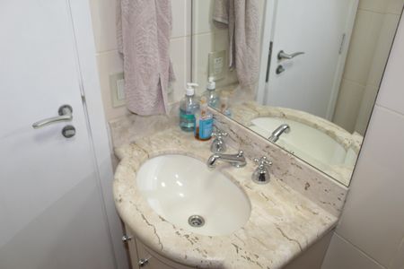 Apartamento à venda com 70m², 2 quartos e 2 vagasBanheiro Social