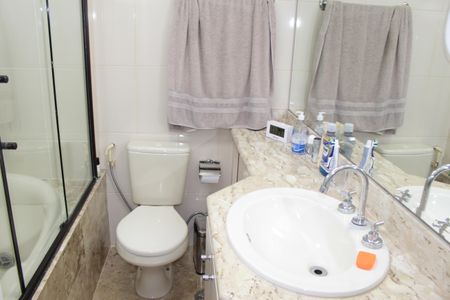 Apartamento à venda com 70m², 2 quartos e 2 vagasBanheiro da Suíte