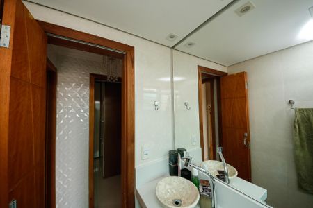 Apartamento à venda com 66m², 2 quartos e 1 vaga Apartamento à venda com 66m², 2 quartos e 1 vagaBanheiro