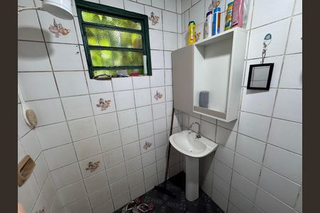 Casa à venda com 80m², 2 quartos e 1 vaga Casa à venda com 80m², 2 quartos e 1 vagaBanheiro