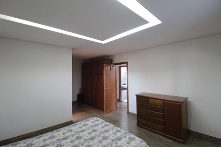 Casa à venda com 450m², 3 quartos e 10 vagasSuíte