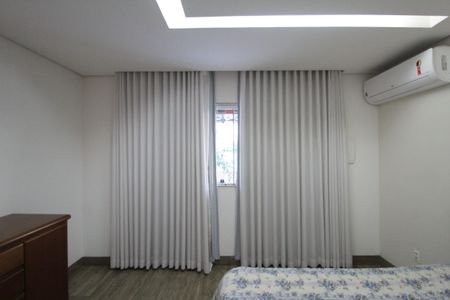 Casa à venda com 450m², 3 quartos e 10 vagasSuíte