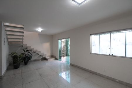 Casa à venda com 450m², 3 quartos e 10 vagasSala de Estar