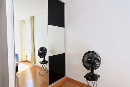 Casa à venda com 217m², 3 quartos e 2 vagas Casa à venda com 217m², 3 quartos e 2 vagasQuarto 2