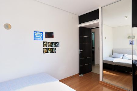 Casa à venda com 217m², 3 quartos e 2 vagas Casa à venda com 217m², 3 quartos e 2 vagasQuarto 2