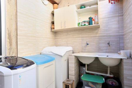 Casa à venda com 217m², 3 quartos e 2 vagas Casa à venda com 217m², 3 quartos e 2 vagasÁrea de Serviço