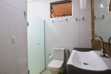 Casa à venda com 217m², 3 quartos e 2 vagas Casa à venda com 217m², 3 quartos e 2 vagasBanheiro
