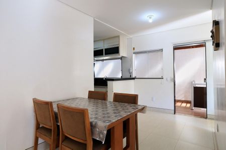 Casa à venda com 217m², 3 quartos e 2 vagas Casa à venda com 217m², 3 quartos e 2 vagasSala de Jantar