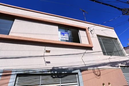 Casa à venda com 217m², 3 quartos e 2 vagas Casa à venda com 217m², 3 quartos e 2 vagasFachada