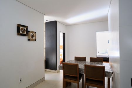 Casa à venda com 217m², 3 quartos e 2 vagas Casa à venda com 217m², 3 quartos e 2 vagasSala de Jantar
