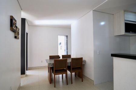 Casa à venda com 217m², 3 quartos e 2 vagas Casa à venda com 217m², 3 quartos e 2 vagasSala de Jantar