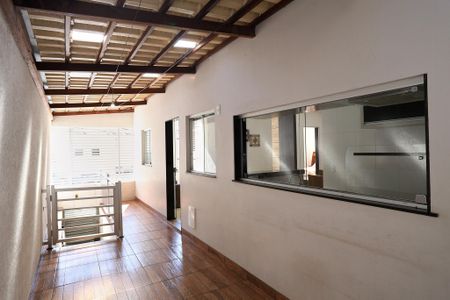 Casa à venda com 217m², 3 quartos e 2 vagas Casa à venda com 217m², 3 quartos e 2 vagasÁrea Externa