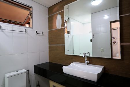 Casa à venda com 217m², 3 quartos e 2 vagas Casa à venda com 217m², 3 quartos e 2 vagasBanheiro