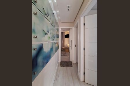 Apartamento à venda com 70m², 3 quartos e 1 vaga Apartamento à venda com 70m², 3 quartos e 1 vagaHall