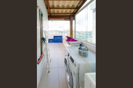 Apartamento à venda com 214m², 3 quartos e 4 vagas Apartamento à venda com 214m², 3 quartos e 4 vagasÁrea de serviço