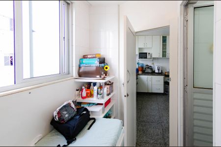 Apartamento à venda com 214m², 3 quartos e 4 vagas Apartamento à venda com 214m², 3 quartos e 4 vagasQuarto de serviço