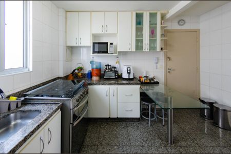Apartamento à venda com 214m², 3 quartos e 4 vagas Apartamento à venda com 214m², 3 quartos e 4 vagasCozinha