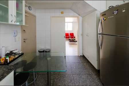 Apartamento à venda com 214m², 3 quartos e 4 vagas Apartamento à venda com 214m², 3 quartos e 4 vagasCozinha