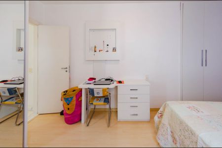 Apartamento à venda com 214m², 3 quartos e 4 vagas Apartamento à venda com 214m², 3 quartos e 4 vagasQuarto 2