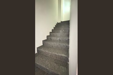 Apartamento à venda com 85m², 2 quartos e 1 vagaEscada