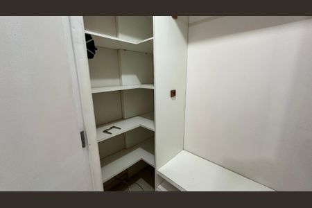 Apartamento à venda com 210m², 4 quartos e 2 vagasCloset