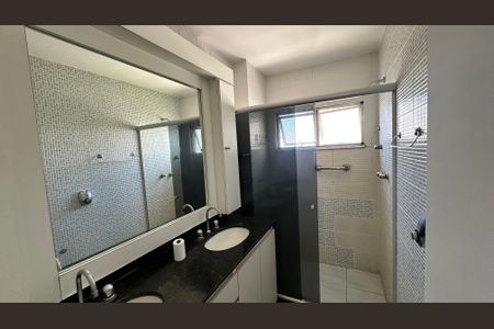 Apartamento à venda com 210m², 4 quartos e 2 vagasBanheiro quarto 3