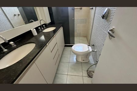 Apartamento à venda com 210m², 4 quartos e 2 vagasBanheiro quarto 3