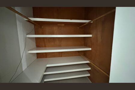 Apartamento à venda com 210m², 4 quartos e 2 vagasCloset