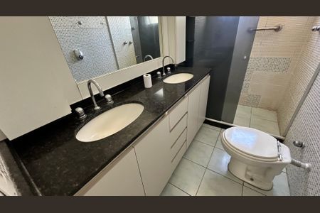 Apartamento à venda com 210m², 4 quartos e 2 vagasBanheiro quarto 3