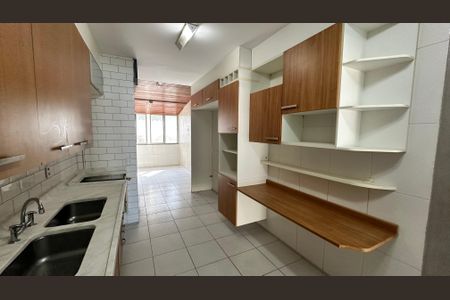 Apartamento à venda com 210m², 4 quartos e 2 vagasCozinha