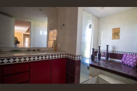 Casa à venda com 1500m², 3 quartos e 5 vagasBanheiro da Suíte 1