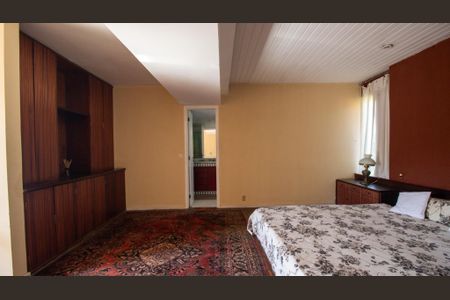 Casa à venda com 1500m², 3 quartos e 5 vagasSuíte 1