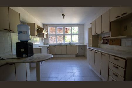 Casa à venda com 1500m², 3 quartos e 5 vagasCozinha e Área de Serviço