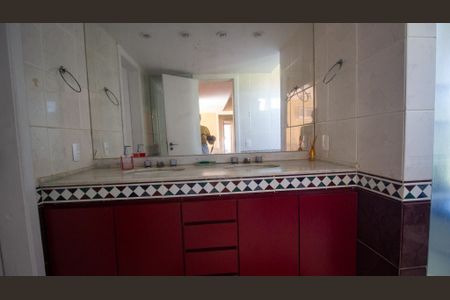 Casa à venda com 1500m², 3 quartos e 5 vagasBanheiro da Suíte 1