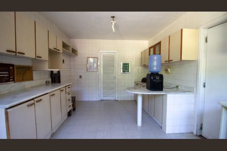 Casa à venda com 1500m², 3 quartos e 5 vagasCozinha e Área de Serviço