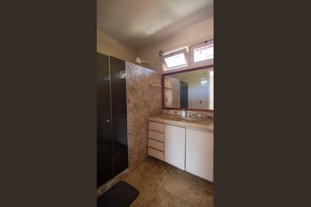 Casa à venda com 1500m², 3 quartos e 5 vagasBanheiro da Suíte 2