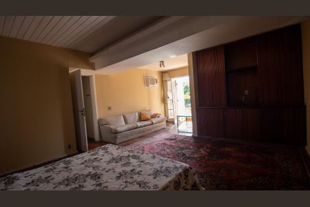 Casa à venda com 1500m², 3 quartos e 5 vagasSuíte 1